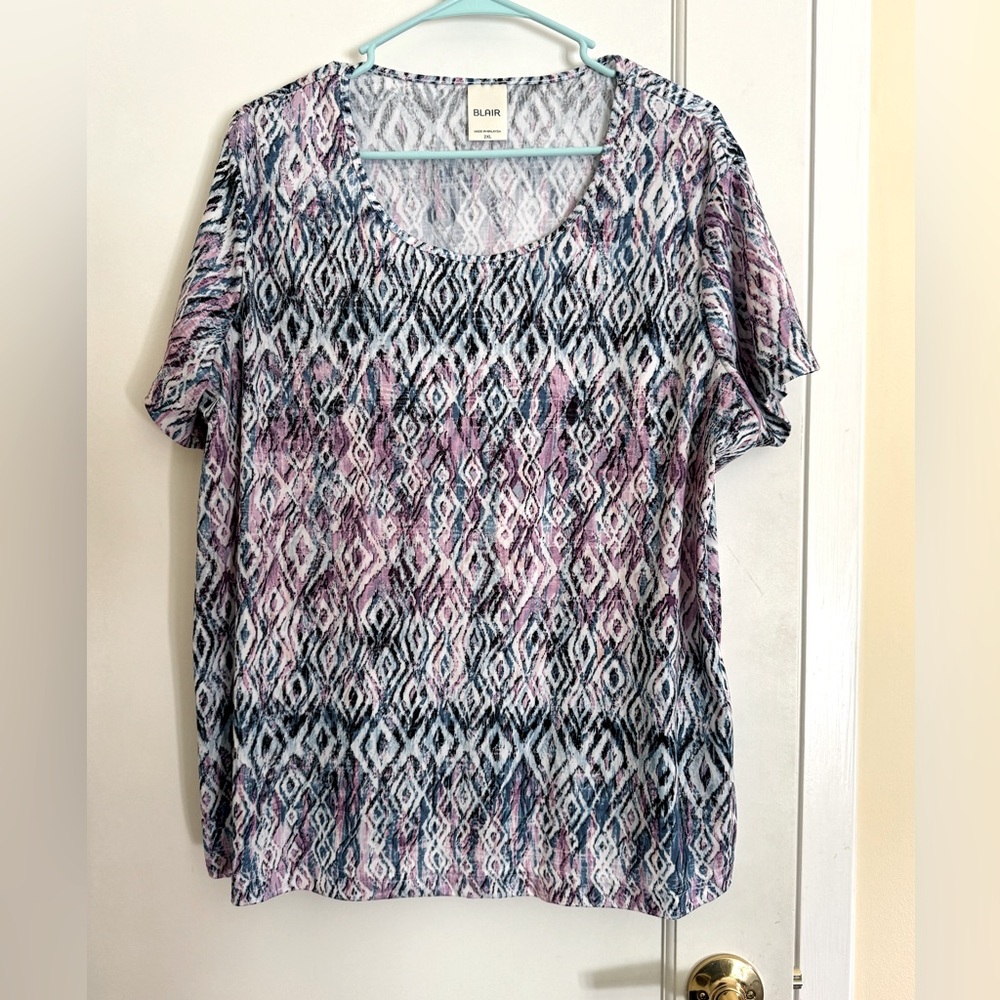 Blair woman’s lightweight shell top lavender and black geometric pattern 2XL